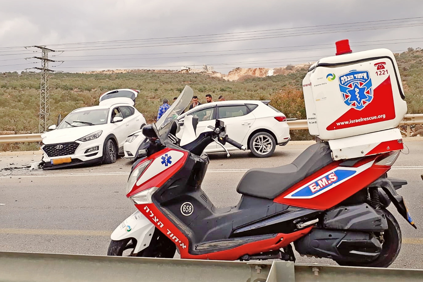 Ambucycle 658 at scene of accident on 505 Mordechai Ben OR 1