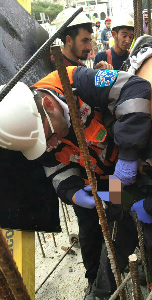 Avi extricating the victim 1