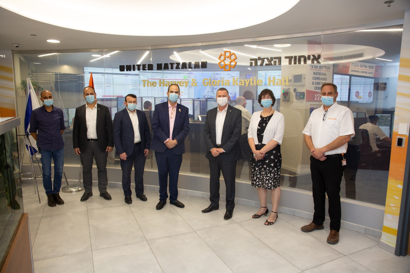 Minister Edelsteins visit outside UH Command center 1
