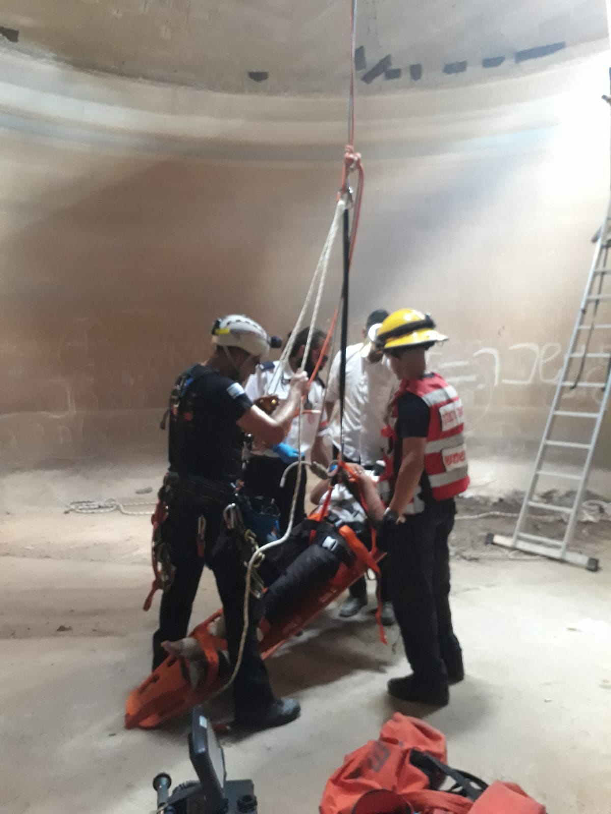 Rope rescue inside cistern