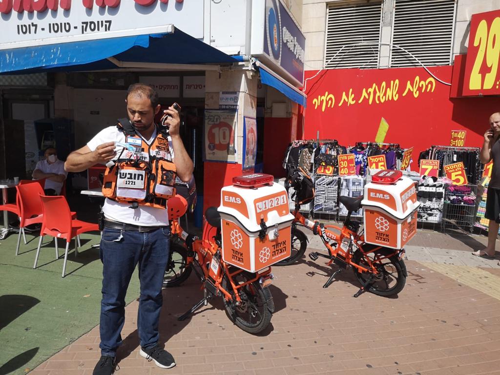 Tal Mor and his emergency electric bicycle 1