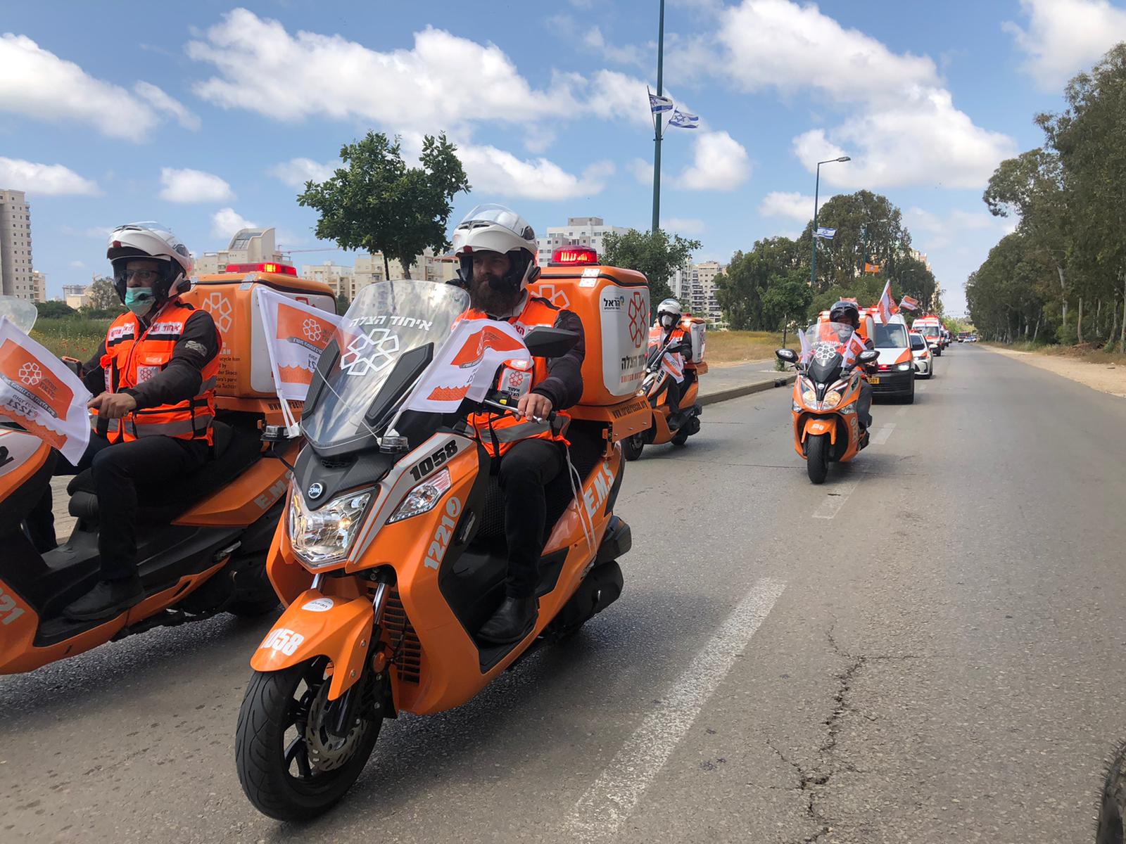 UH volunteers on parade during Yom Haatzmaut celebration du