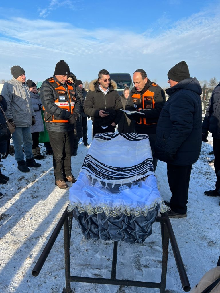 CEO of United Hatzalah Eli Pollack recited El Maleh Rachamim prayer at the cemetery 768x1024 1