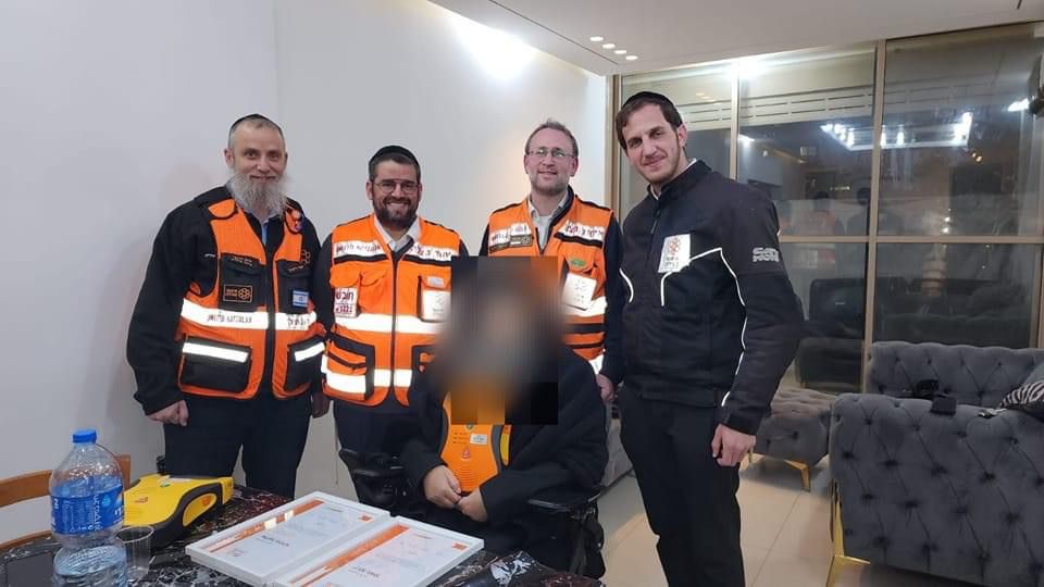 From right to left Yossi Horowitz Elkana Broyer Yaakov Waluch and Beitar Illit branch head Yossi Reinitz together with Rabbi