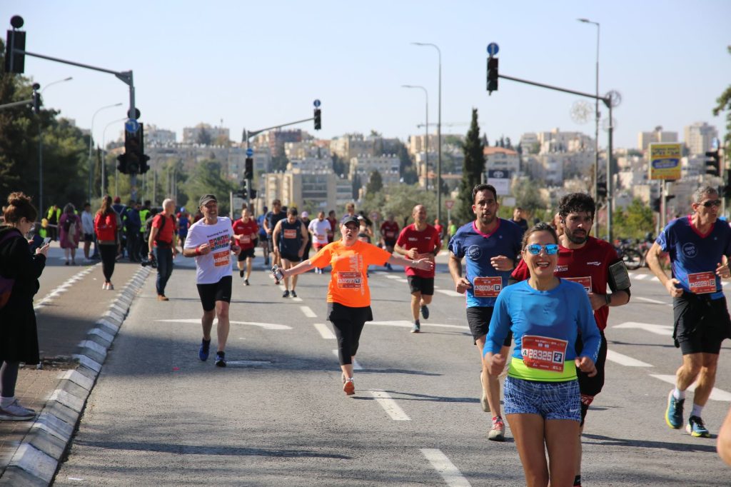 United Hatzalah team member running in the Jerusalem Marathon 1024x682 1