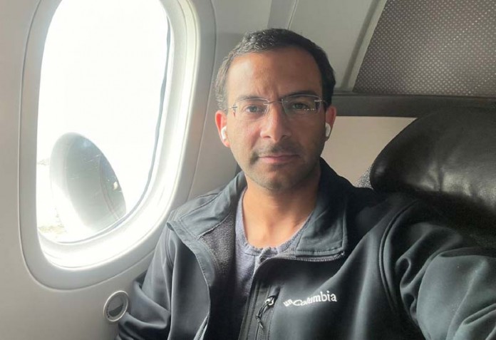 Dr. Ungar on the flight to New York 696x477 1