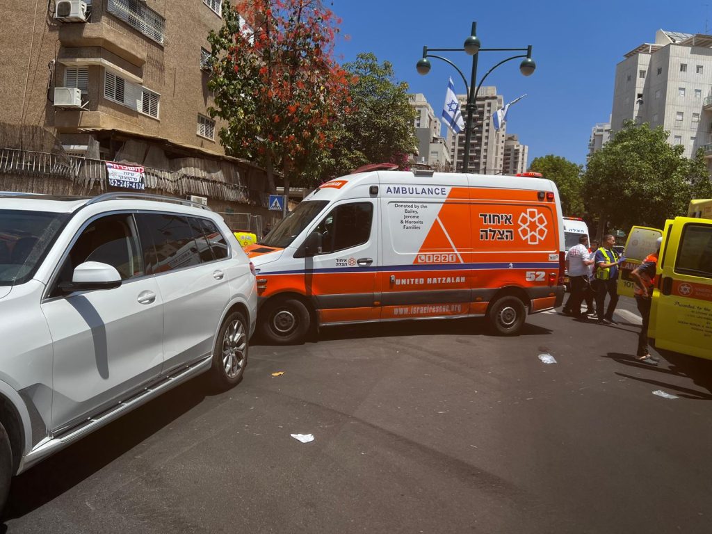 A United Hatzalah ambulance at the scene of an emergency illustration 1024x768 1