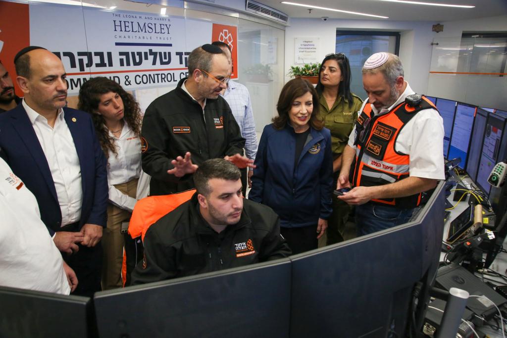Gov. Hochul received an overview of United Hatzalahs activities 1