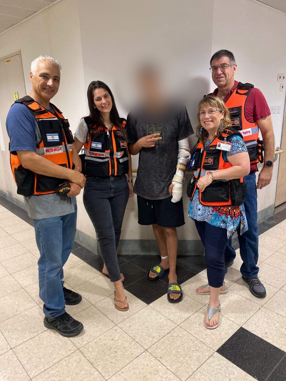 The United Hatzalah ambulance team with the soldier they saved 1