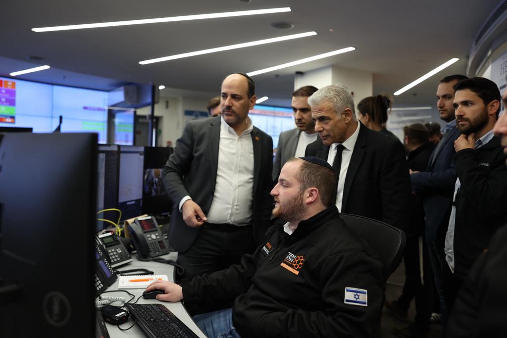 Former Prime Minister and Leader of the Opposition Yair Lapid and MK Ron Katz at United Hatzalahs Dispatch Center